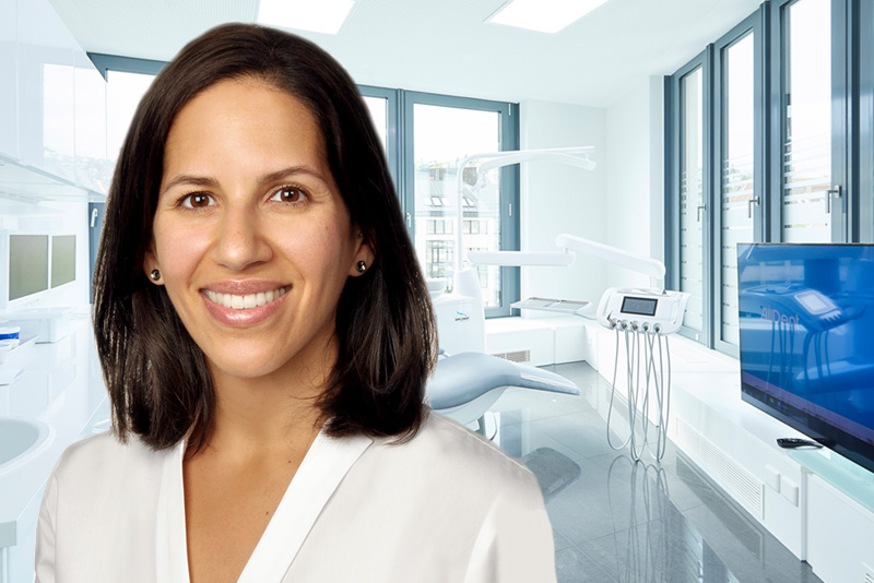 Portrait Dr. Susan Izadi